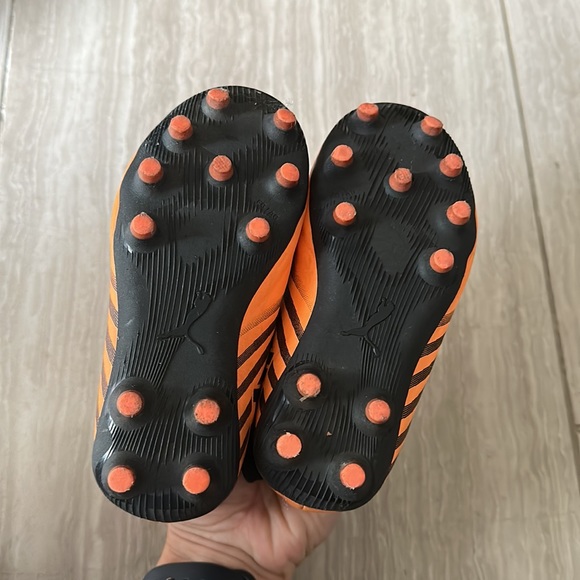 Puma Tacto II Junior soccer shoe. US 8 - Picture 8 of 10